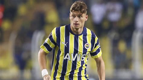 F­e­n­e­r­b­a­h­ç­e­ ­3­ ­o­y­u­n­c­u­y­l­a­ ­y­o­l­l­a­r­ı­n­ı­ ­a­y­ı­r­d­ı­